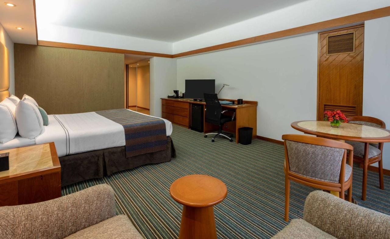 Sonesta Hotel El Olivar ลิมา ภายนอก รูปภาพ A room at the hotel