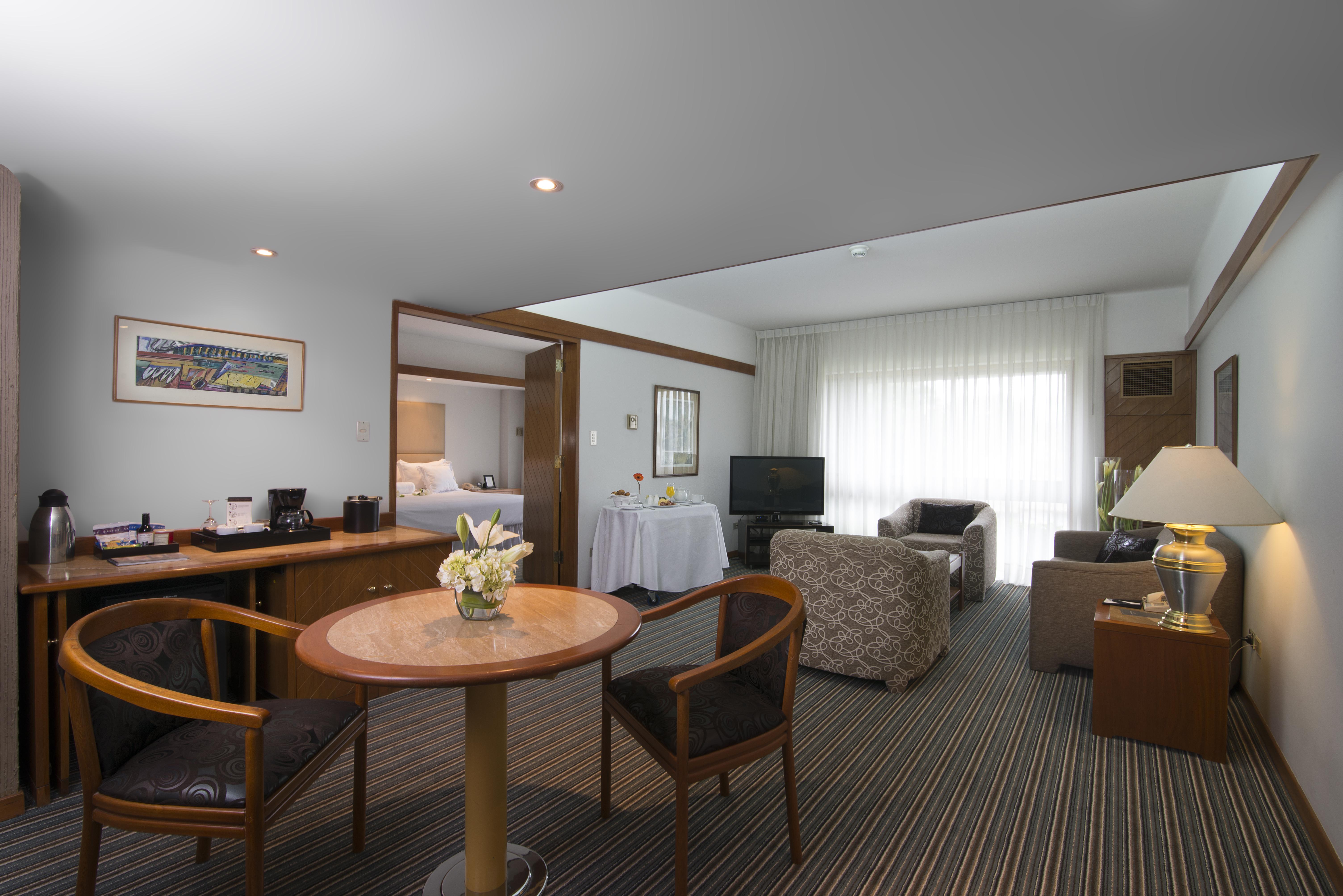 Sonesta Hotel El Olivar ลิมา ภายนอก รูปภาพ A suite at the hotel
