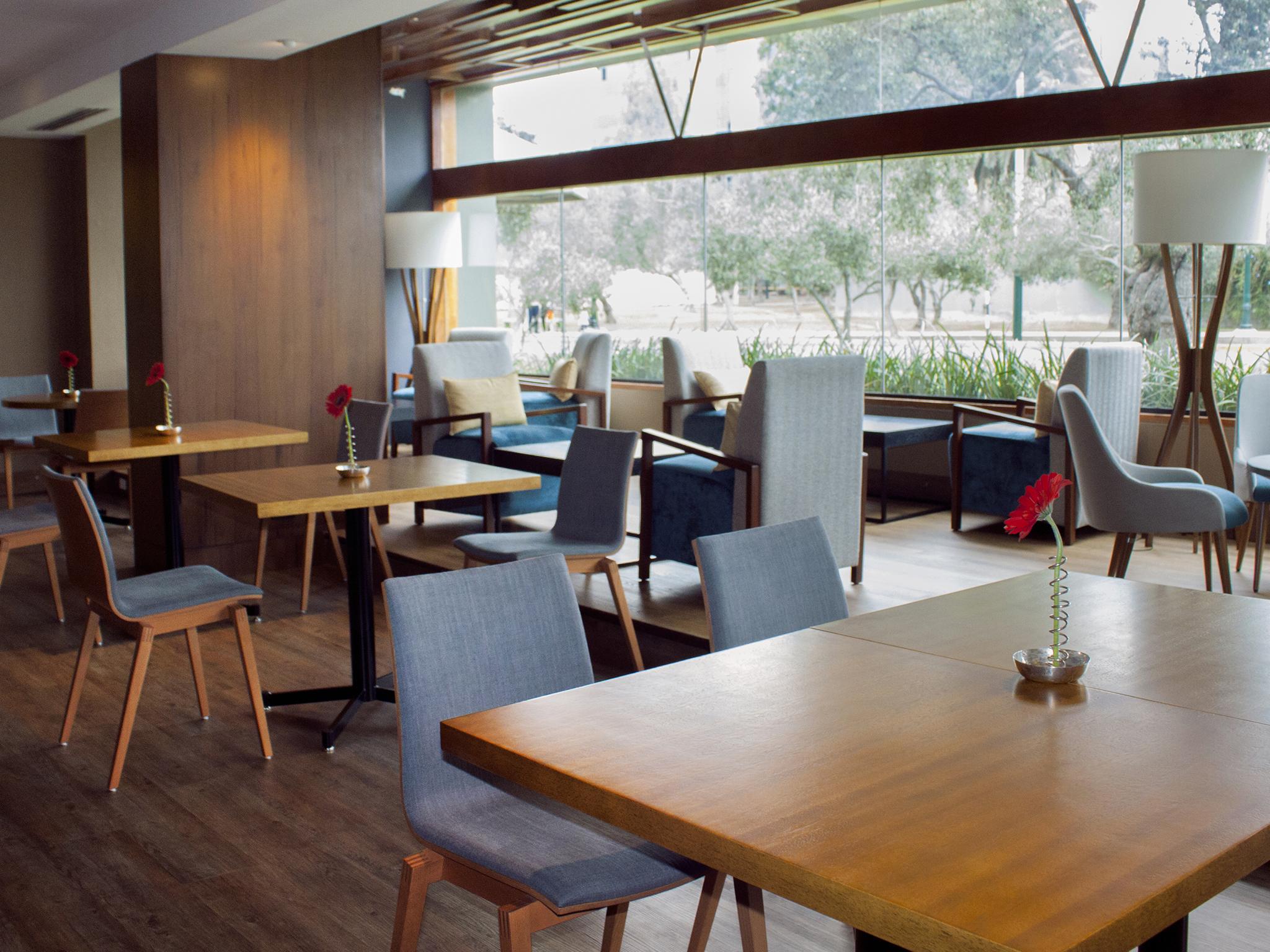 Sonesta Hotel El Olivar ลิมา ภายนอก รูปภาพ The lounge at the airport